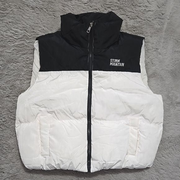 Charlotte Russe Jackets & Blazers - Charlotte Russe Black and White Puffer Vest